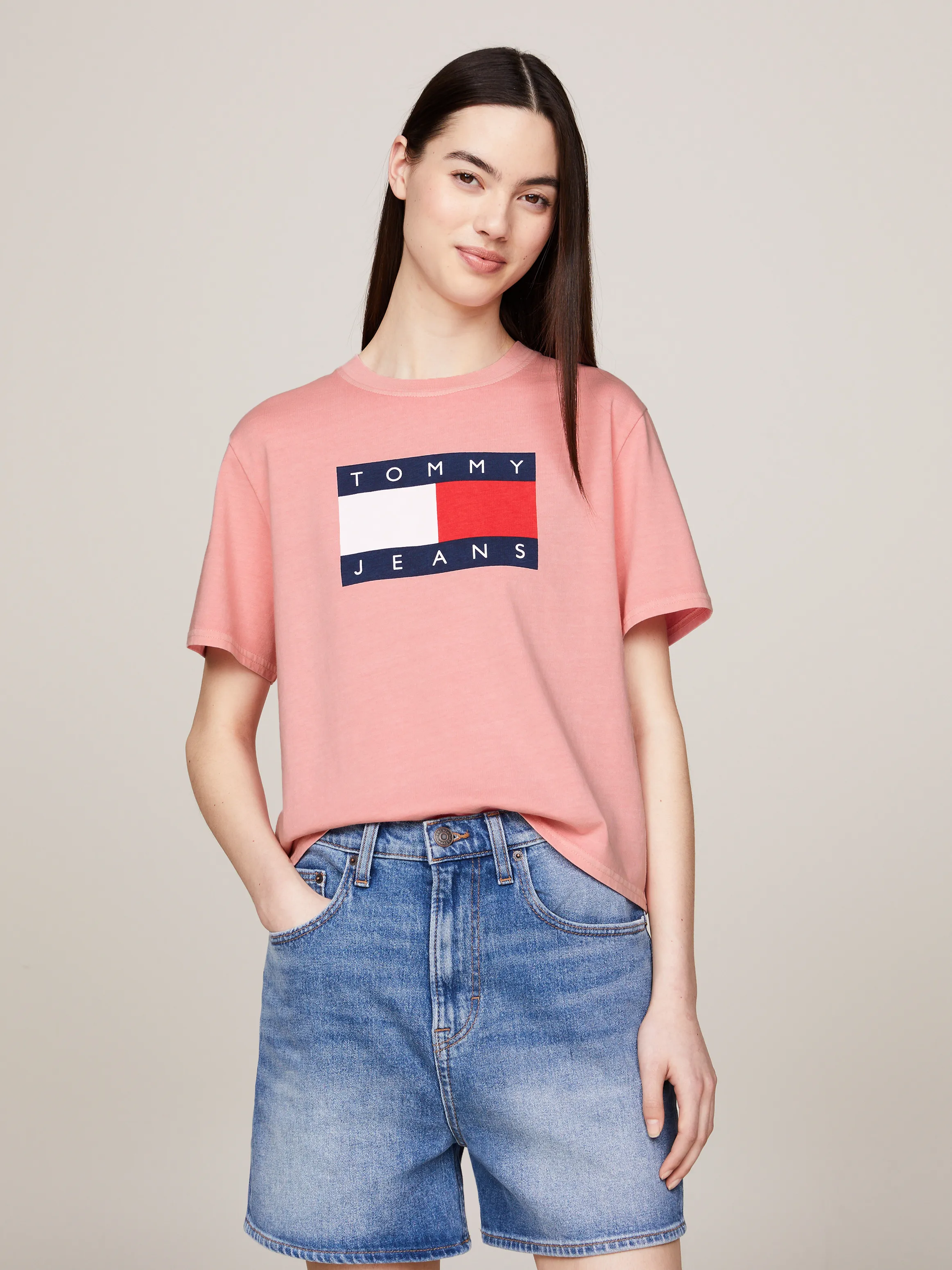 Flag Badge Boxy Fit T-Shirt | T-Shirts | Tommy Jeans