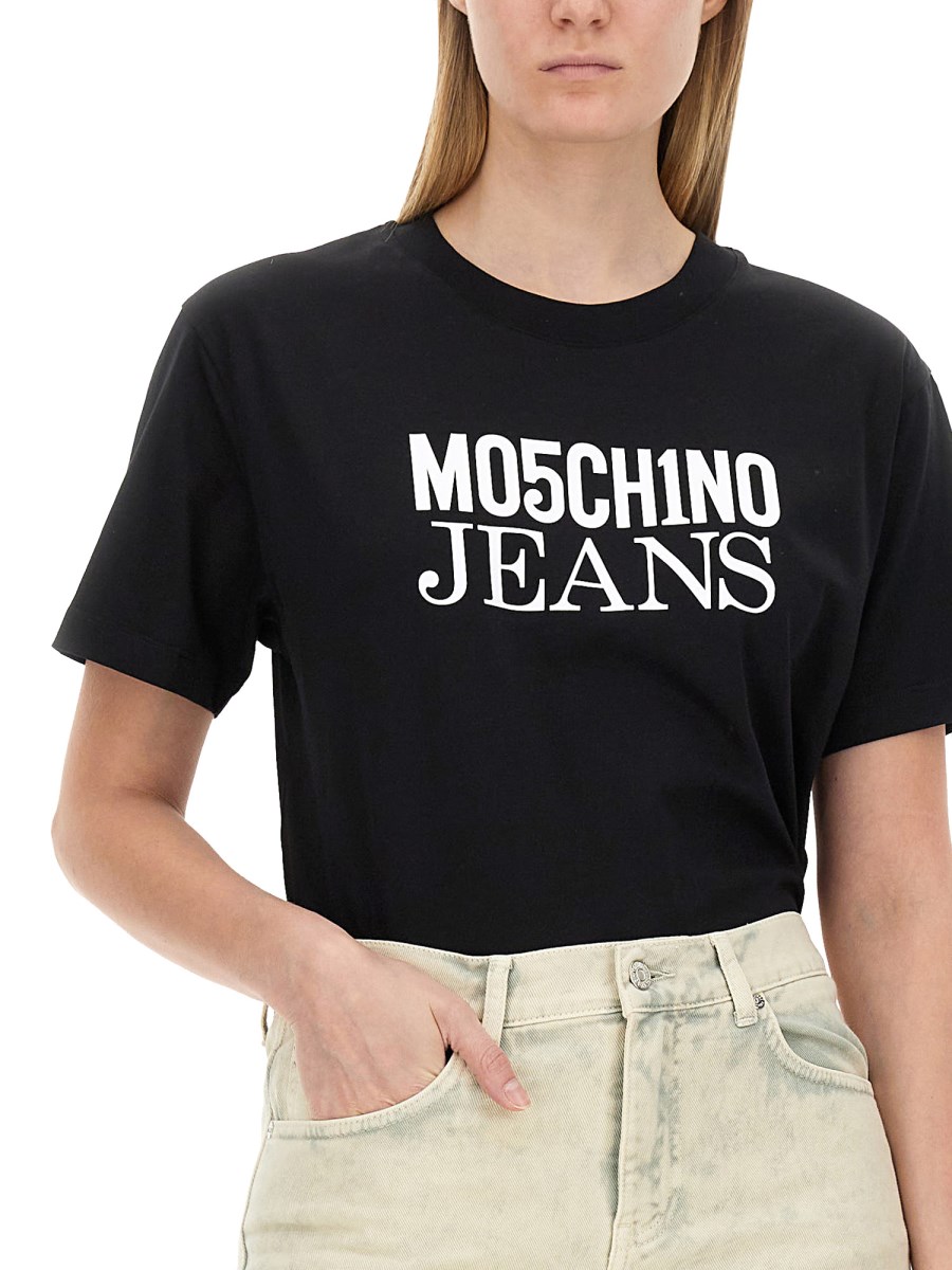 MOSCHINO JEANS      T-SHIRT CON LOGO