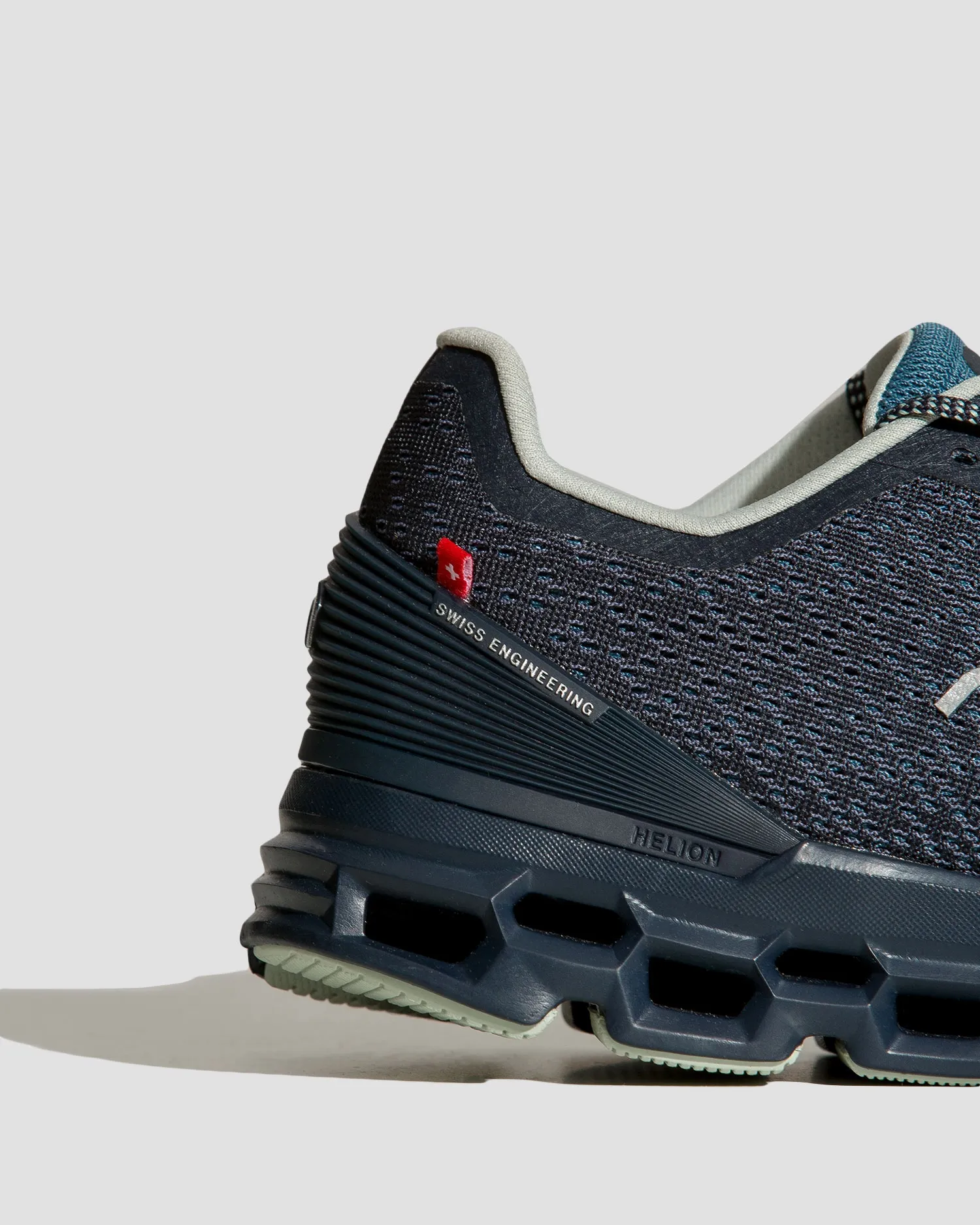 ON RUNNING Cloudstratus Woman shoes 2999866-navy-dust
